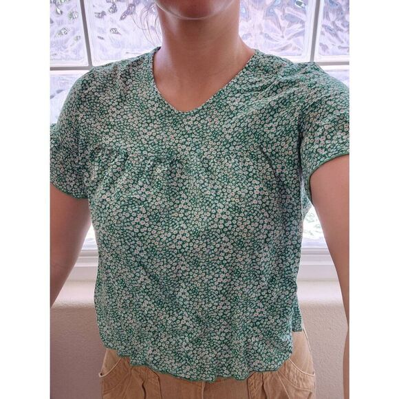Fun flirty spring bright green flowy flower field floral short sleeve blouse - Picture 1 of 5